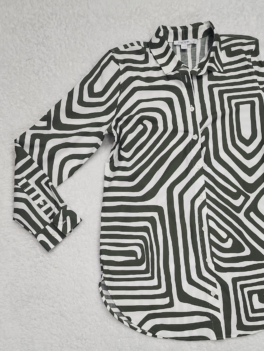 Chico's No Iron Stretch Abstract Long Sleeve Button Down Tunic Like New - Picture 9 of 11